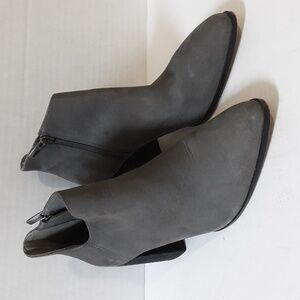 Vince Camuto leather ankle boots women 7M